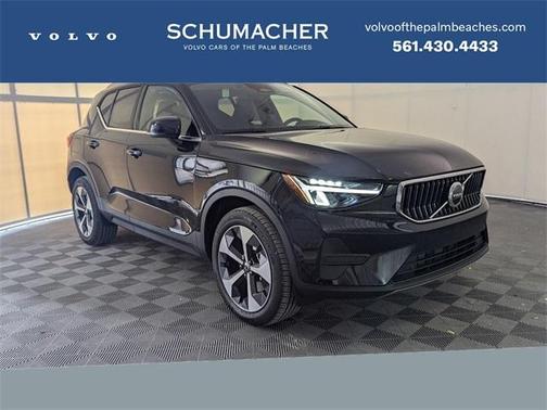 2025 Volvo XC40 B5 Core Bright Theme