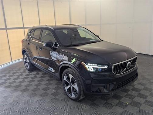 2025 Volvo XC40 B5 Core Bright Theme