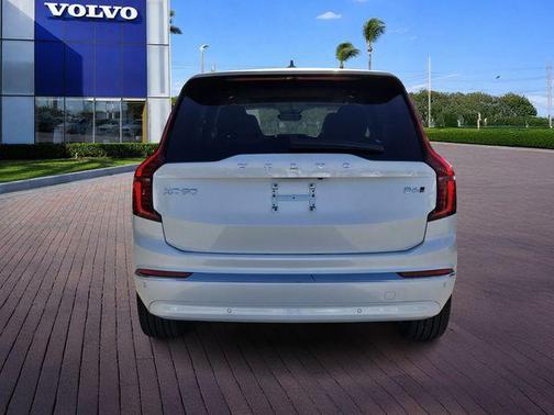 Crystal White Pearl 2026 Volvo XC90 B6 Ultra 7-Seater