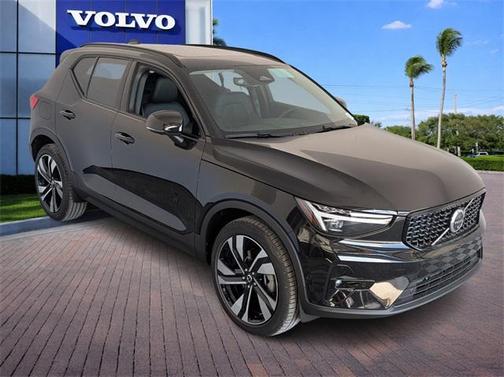 2026 Volvo XC40 B4 Plus