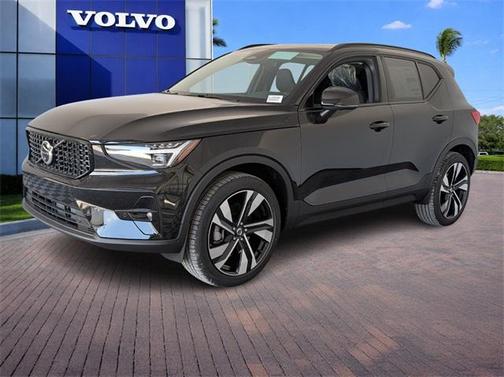 2026 Volvo XC40 B4 Plus