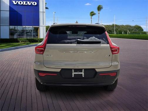 2026 Volvo XC40 B5 Ultra
