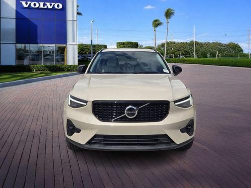 2026 Volvo XC40 B5 Ultra