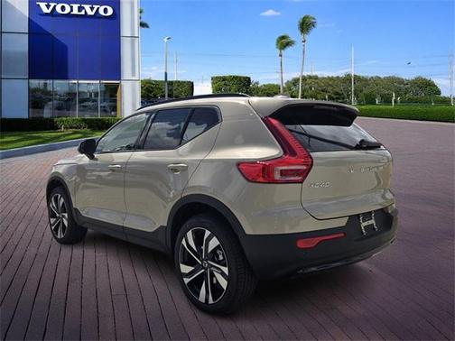 2026 Volvo XC40 B5 Ultra