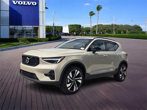 2026 Volvo XC40 B5 Ultra