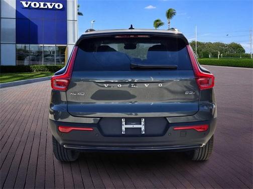 2026 Volvo XC40 B5 Core