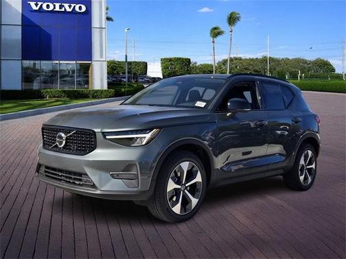 2026 Volvo XC40 B5 Core