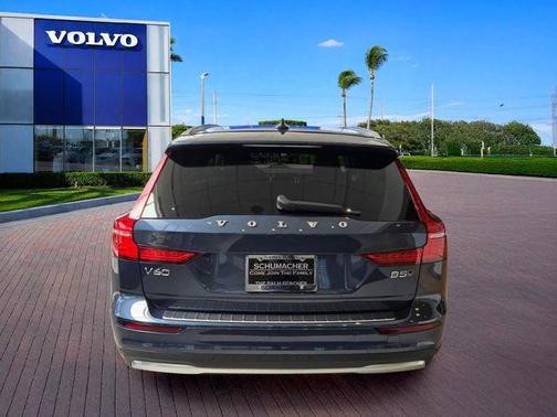 Denim Blue Metallic 2026 Volvo V60 Cross Country B5 Plus