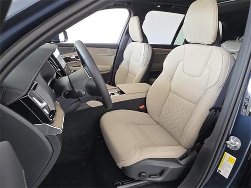 2025 Volvo XC90 Plug-In Hybrid T8 Plus 7-Seater