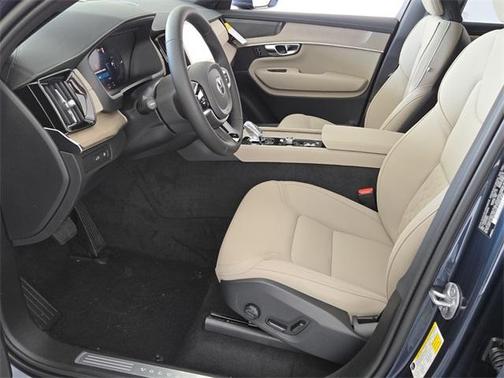 2025 Volvo XC90 Plug-In Hybrid T8 Plus 7-Seater