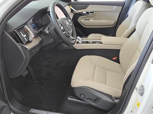 2025 Volvo XC90 Plug-In Hybrid T8 Plus 7-Seater