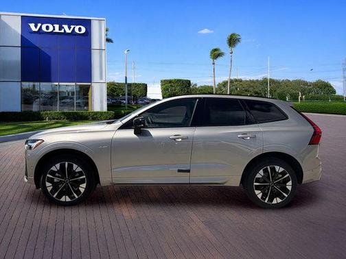 Bright 2026 Volvo XC60 B5 Plus