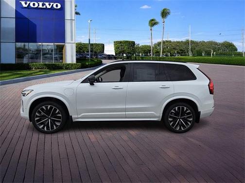 2026 Volvo XC90 Plug-In Hybrid T8 Ultra Dark Theme 7-Seater