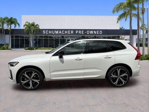Crystal White Metallic 2024 Volvo XC60 B5 Ultimate Dark Theme