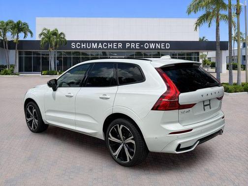Crystal White Metallic 2024 Volvo XC60 B5 Ultimate Dark Theme