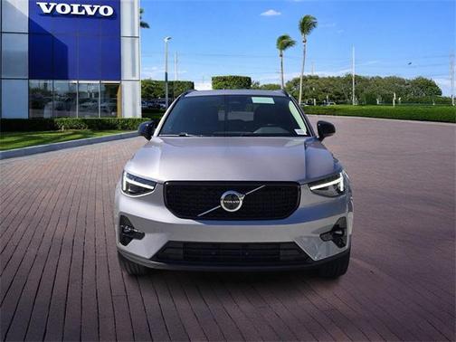 2026 Volvo XC40 B5 Plus