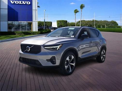 2026 Volvo XC40 B5 Plus