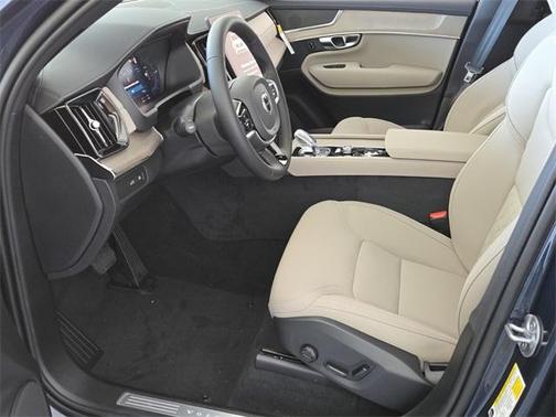 2025 Volvo XC90 Plug-In Hybrid T8 Core 7-Seater