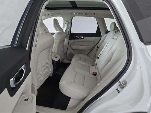 2025 Volvo XC60 Plug-In Hybrid T8 Ultra