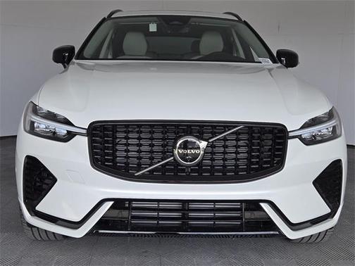 2025 Volvo XC60 Plug-In Hybrid T8 Ultra