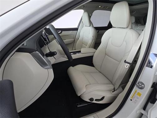 2025 Volvo XC60 Plug-In Hybrid T8 Ultra