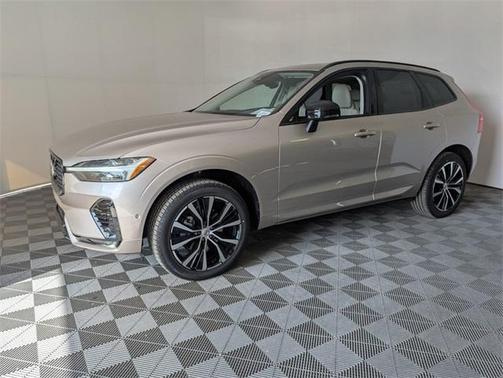 2025 Volvo XC60 B5 Plus