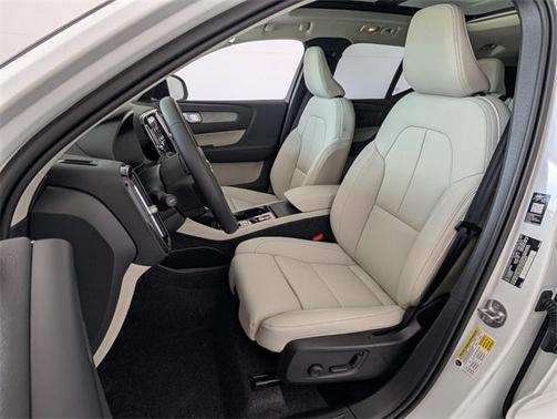 2026 Volvo XC40 B5 Plus