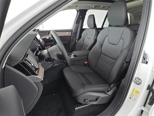 2025 Volvo XC90 B6 Plus 7-Seater