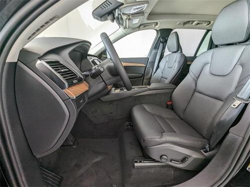 2025 Volvo XC90 B6 Plus 6-Seater