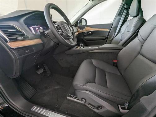 2025 Volvo XC90 B6 Plus 6-Seater