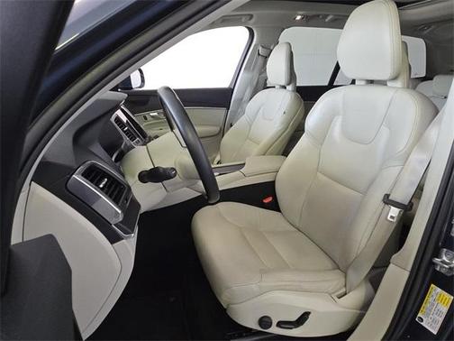 2020 Volvo XC90 T5 Momentum 7 Passenger