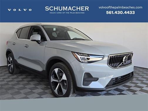 2025 Volvo XC40 B5 Core Bright Theme