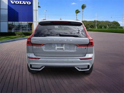 2026 Volvo XC60 B5 Plus
