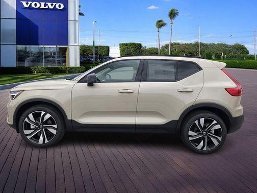 Sand Dune Metallic 2026 Volvo XC40 B5 Plus