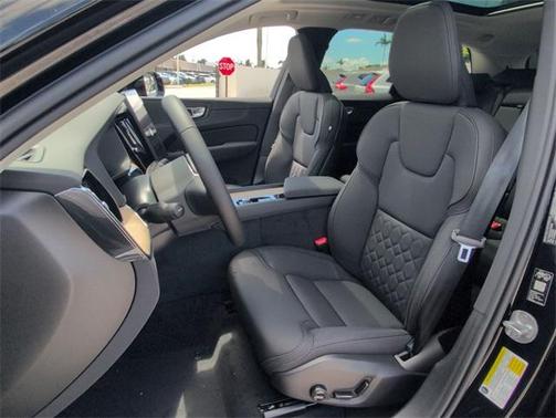 2026 Volvo XC60 B5 Core