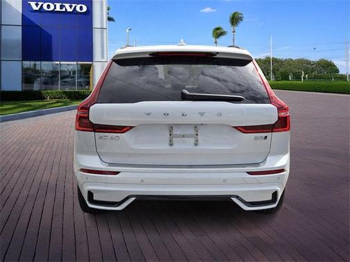 2026 Volvo XC60 B5 Plus