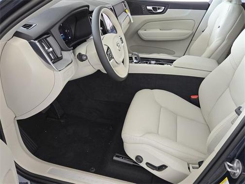 2025 Volvo XC60 B5 Plus