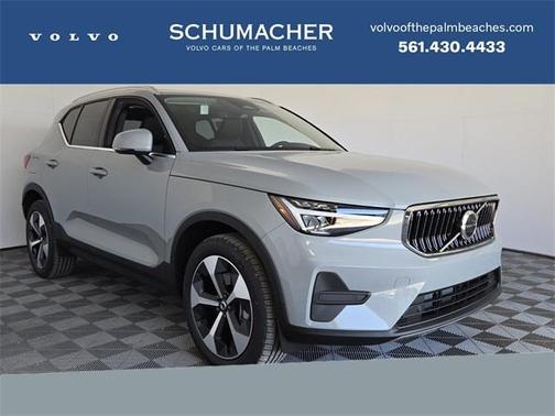 2025 Volvo XC40 B5 Core Bright Theme