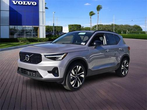2026 Volvo XC40 B4 Plus