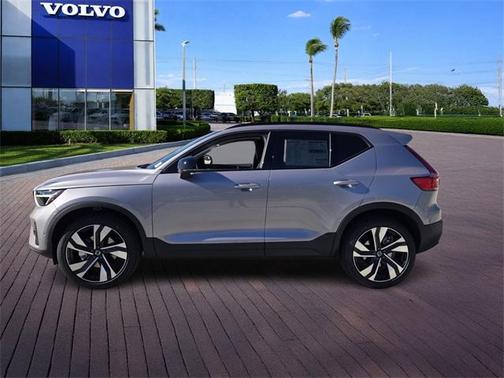 2026 Volvo XC40 B4 Plus
