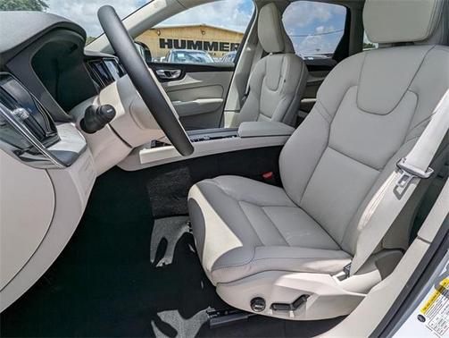 2025 Volvo XC60 Plug-In Hybrid T8 Plus