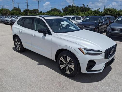 2025 Volvo XC60 Plug-In Hybrid T8 Plus