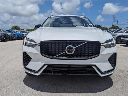 2025 Volvo XC60 Plug-In Hybrid T8 Plus