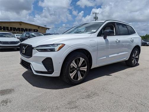 2025 Volvo XC60 Plug-In Hybrid T8 Plus