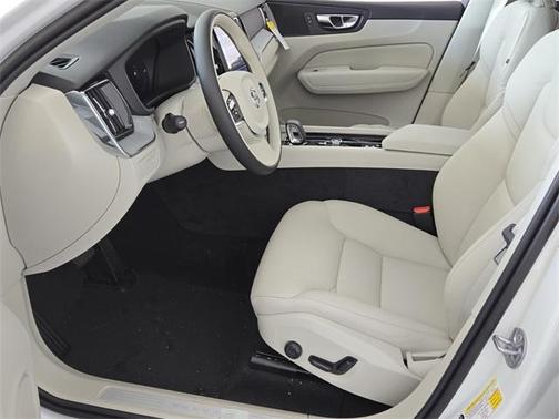 2025 Volvo XC60 Plug-In Hybrid T8 Plus