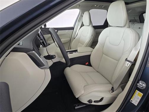 2025 Volvo XC60 Plug-In Hybrid T8 Ultra
