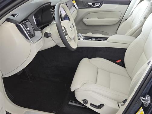 2025 Volvo XC60 Plug-In Hybrid T8 Ultra