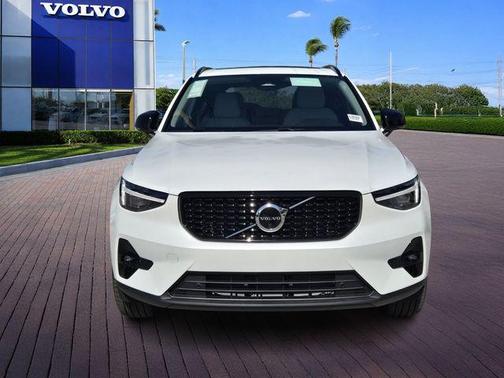 Crystal White 2026 Volvo XC40 B5 Ultra