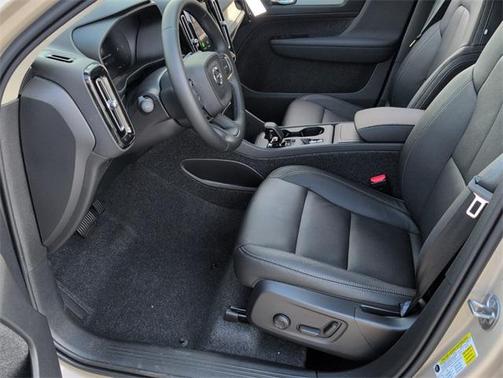 2026 Volvo XC40 B4 Core