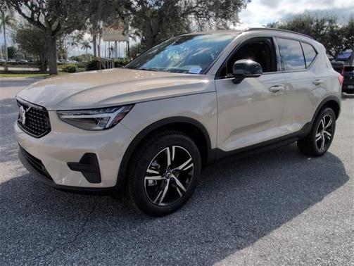 2026 Volvo XC40 B4 Core